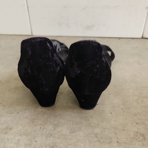 New York Transit Black Wedge Heels with Mesh Design - Picture 5 of 11